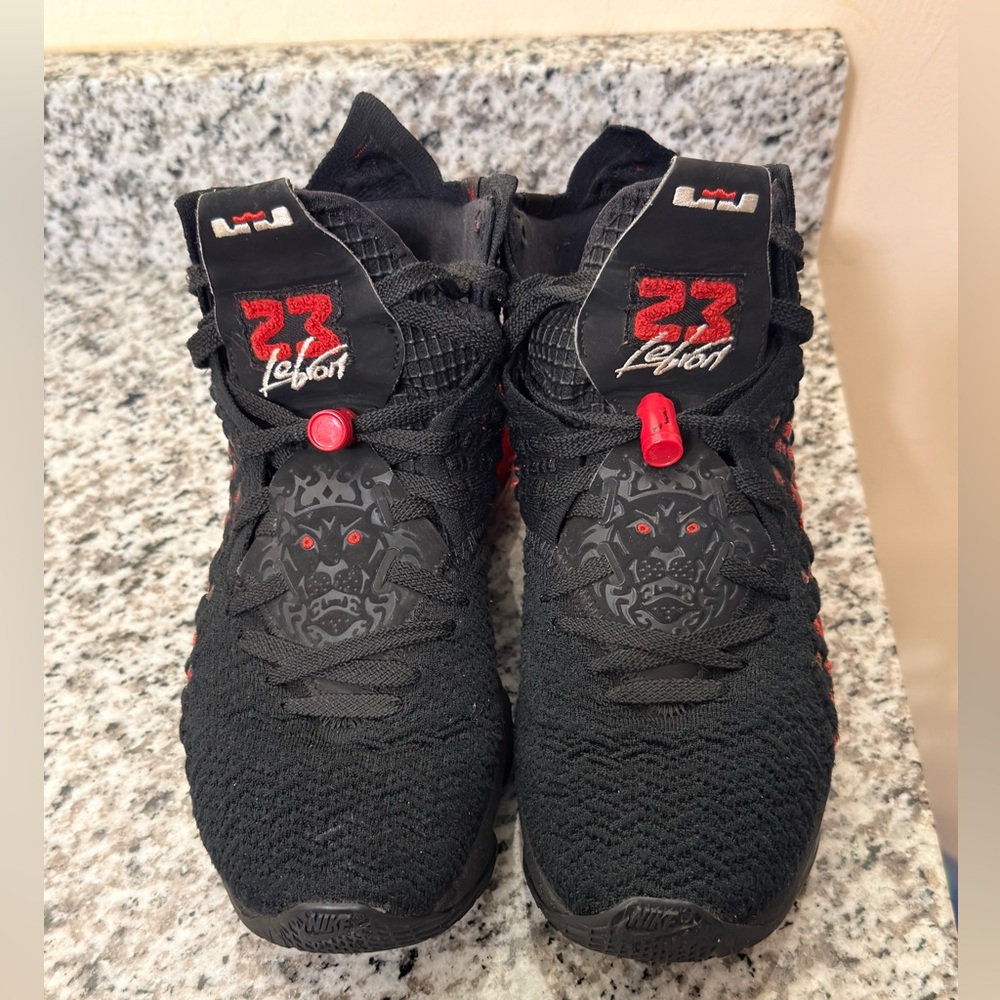 Nike LeBron 17 Graffiti Remix Black/Red Men’s Size 8.5 – Excellent Condition